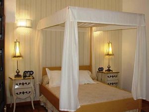 Elegantes Doppelzimmer mit Ehebett