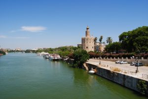 Guadalquivir Fluss und Goldturm